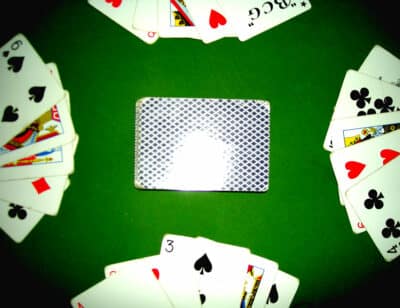 3 manières de jouer à la bataille (jeu de cartes)