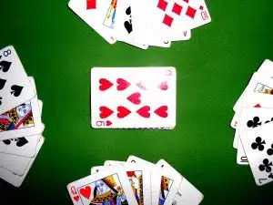 Comment choisir son jeu de cartes ? Tout savoir sur les cartes à jouer